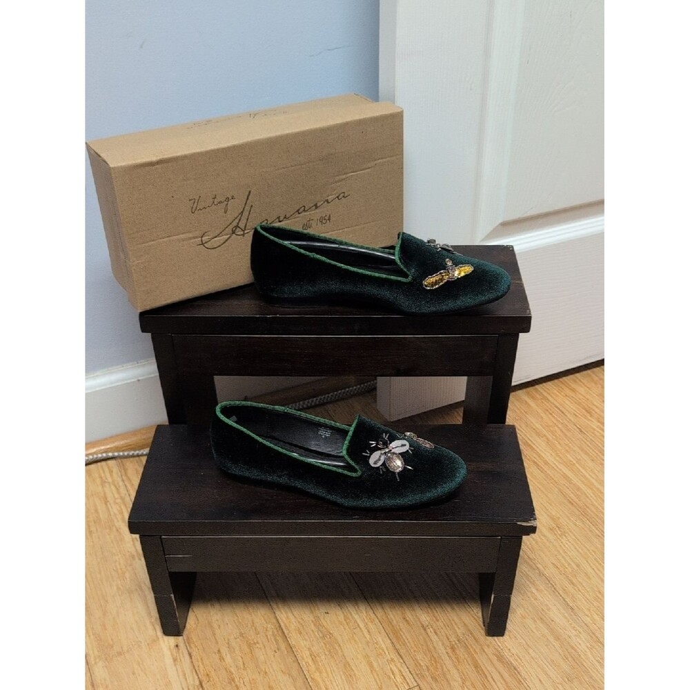 Vintage Havana Sue Hunter Green Velvet Embellished Bee Fly Loafers Size 6. NEW